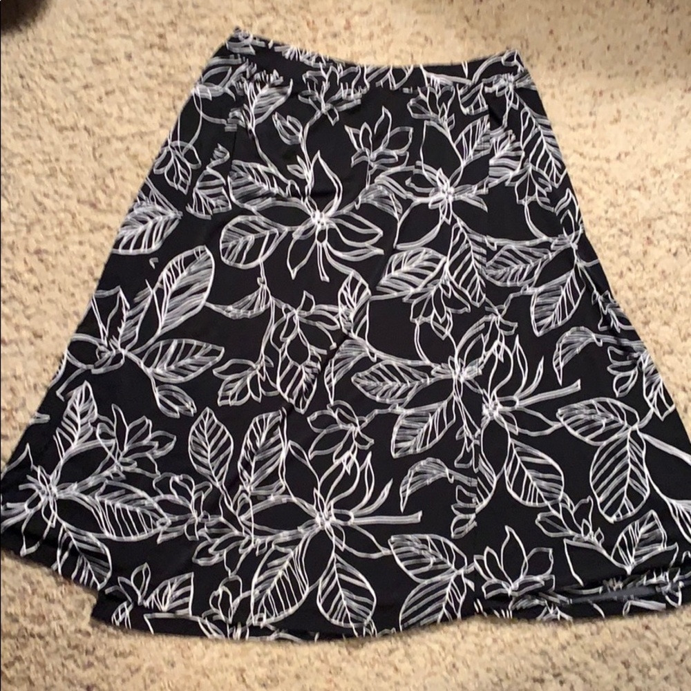 Maxi knee length skirt